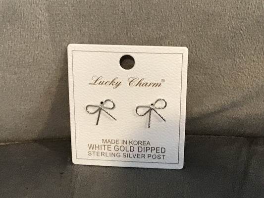 Wire Bow Stud Earrings