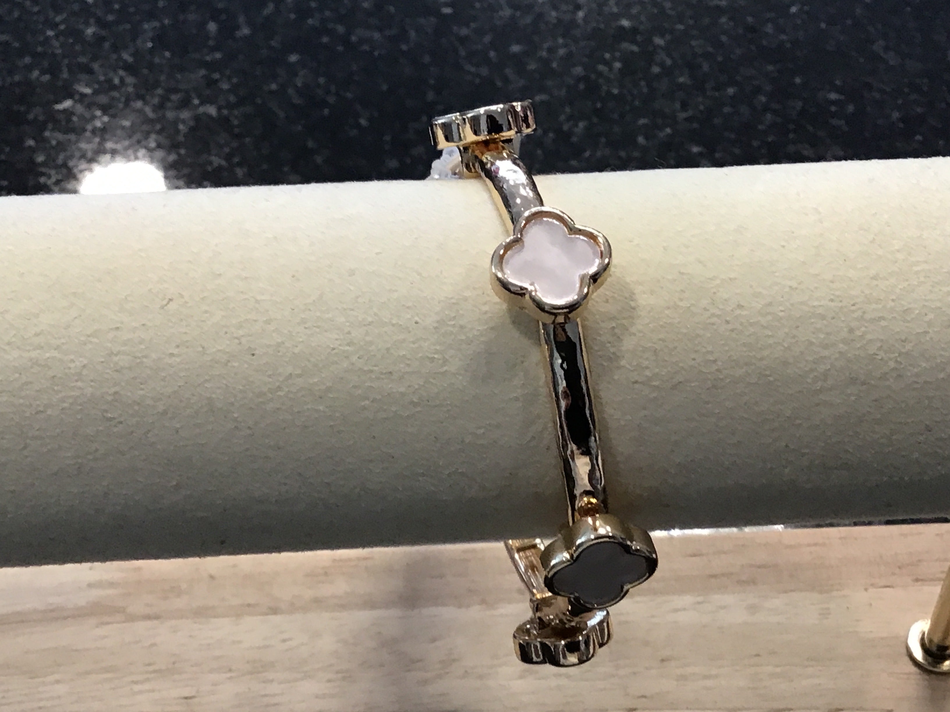 White clover stretch gold bracelet
