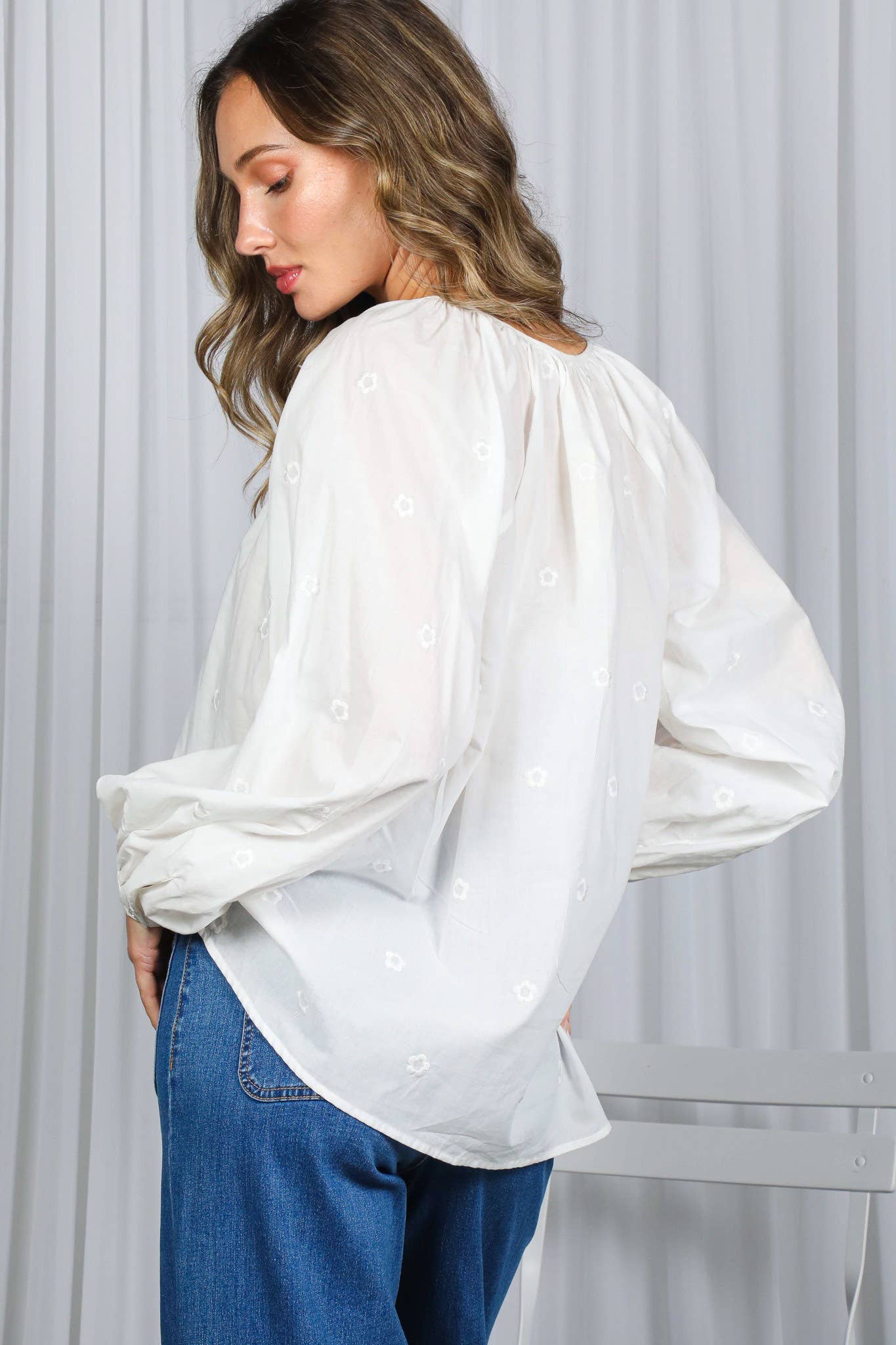 Floral Embroidery Balloon Blouse