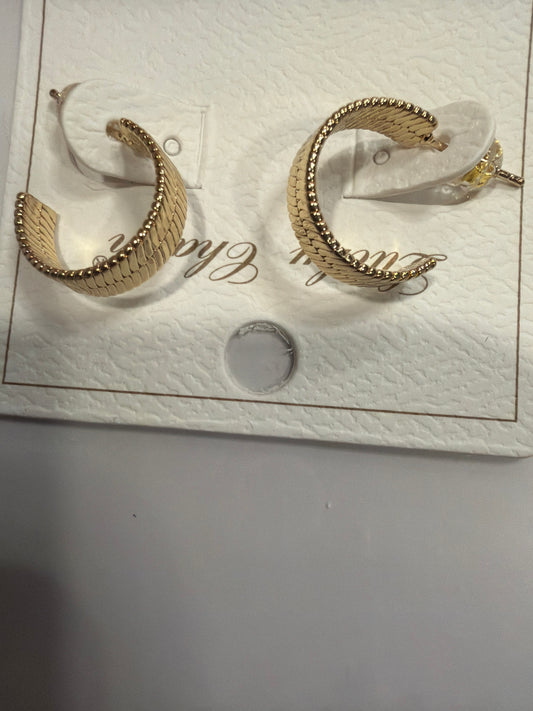 Herringbone Small Hoop Earring